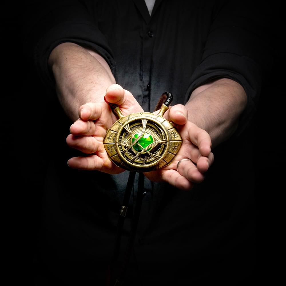 Marvel Doctor Strange Eye of Agamotto 1:1 Scale Licensed Prop Replica Necklace