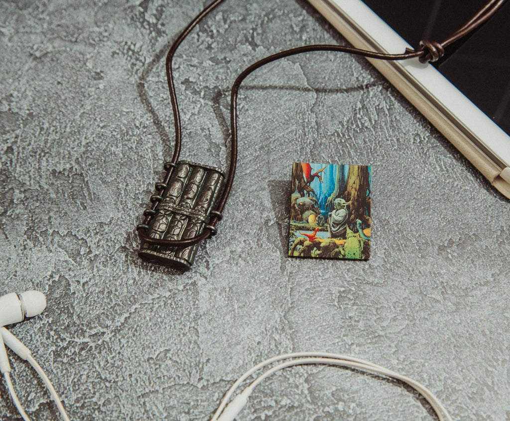 Star Wars: Return of the Jedi Yoda Blissl Necklace Replica & Enamel Pin Box Set