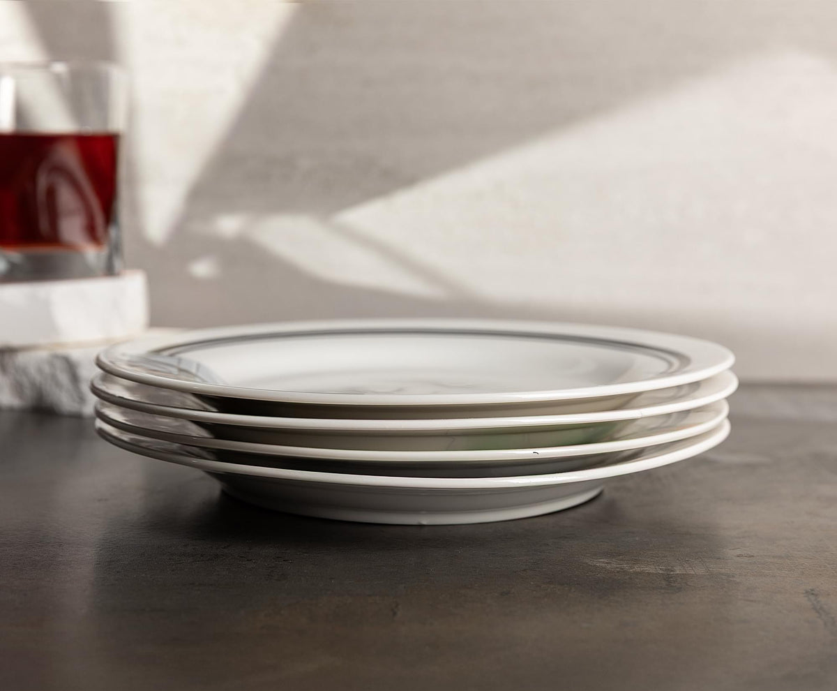 Star Wars: The Mandalorian Mando and Grogu 4-Piece 8-Inch Dinner Plate Set